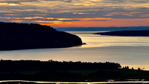 Baie Saint-Paul au lever du jour, 16"Hx20"W