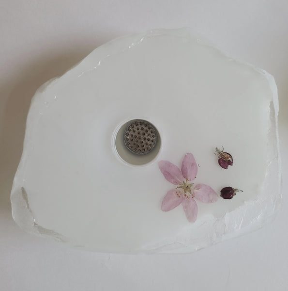 Vase floral zen IKBANA, en résine colorée, art japonais, fait main au Québec / IKBANA zen floral vase, in colored resin, Japanese art, hand made in Quebec