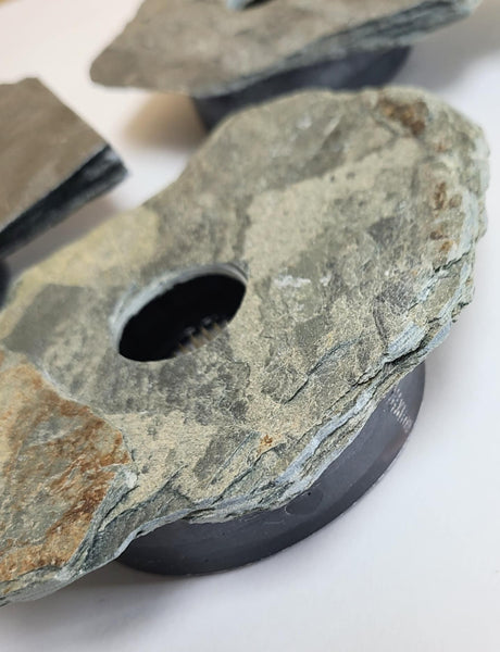 Vase floral zen IKBANA, en ardoise de Prévost, art japonais, fait main au Québec / IKBANA zen floral vase, in natural slate from Prévost, Japanese art, hand made in Quebec